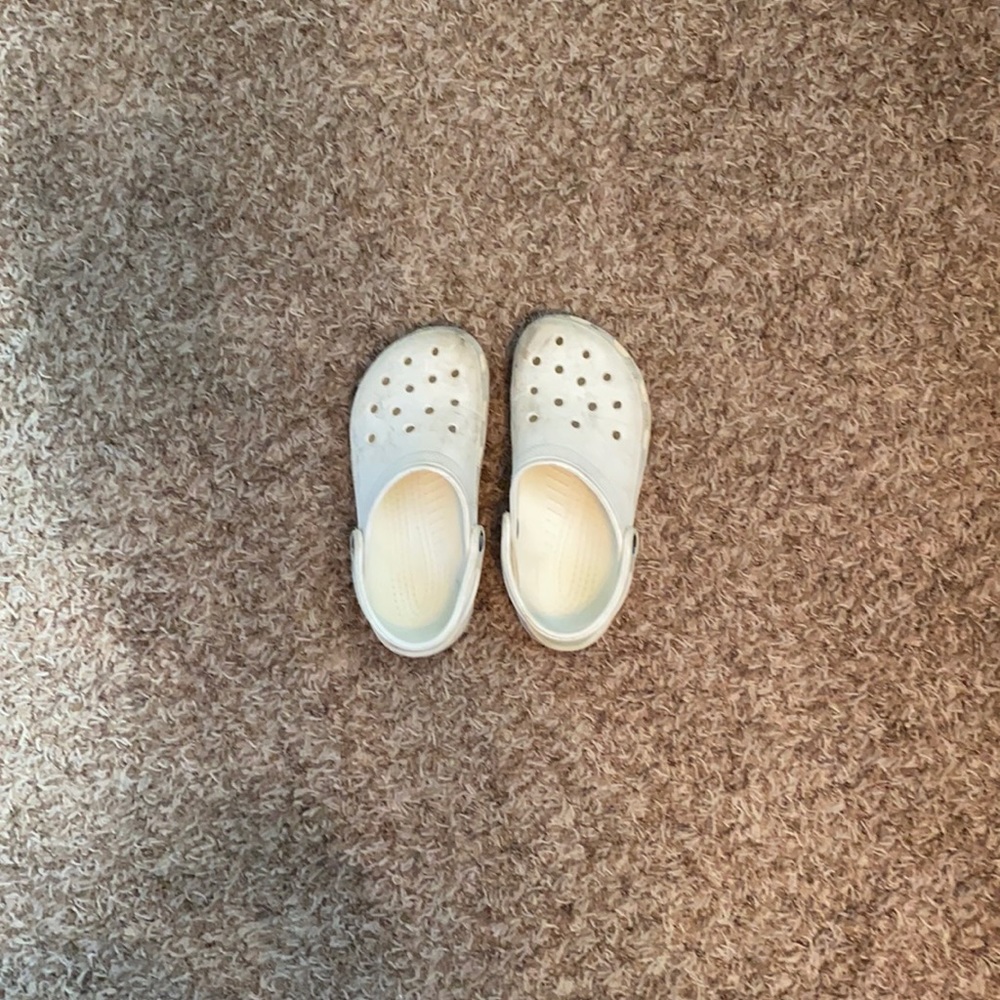 WHITE CROCS
